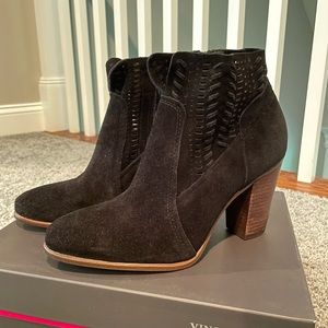 Vince Camuto – booties – size 8